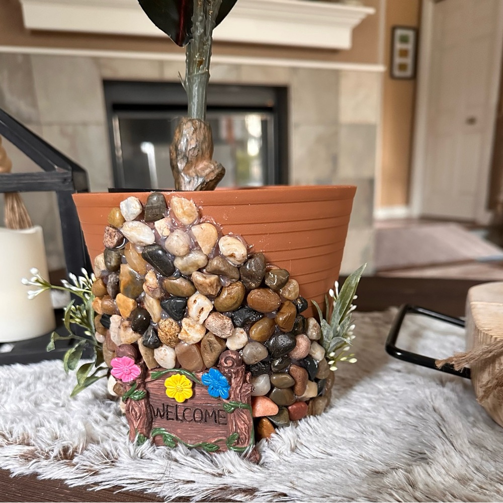 Hand crafted rustic farmhouse Stone fairy garden Flower Pot with Welcome Sign - Picture 13 of 14